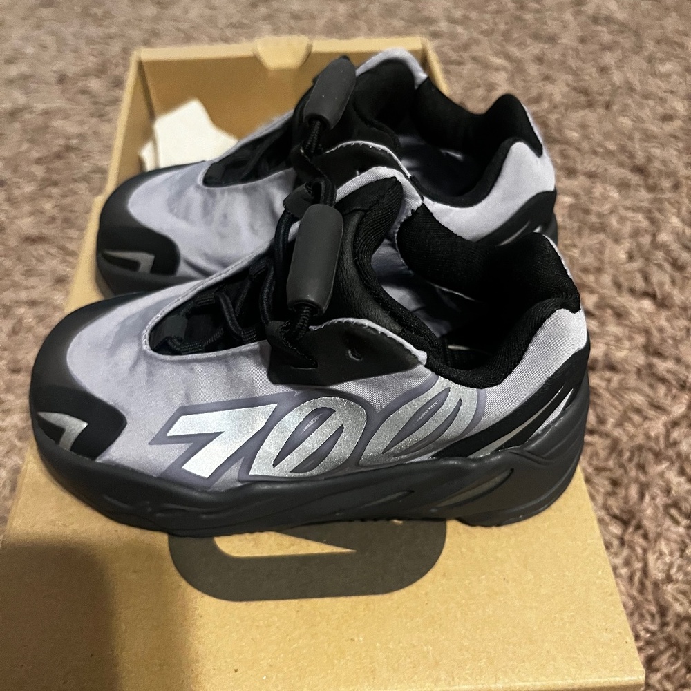 Yeezy 700 boost